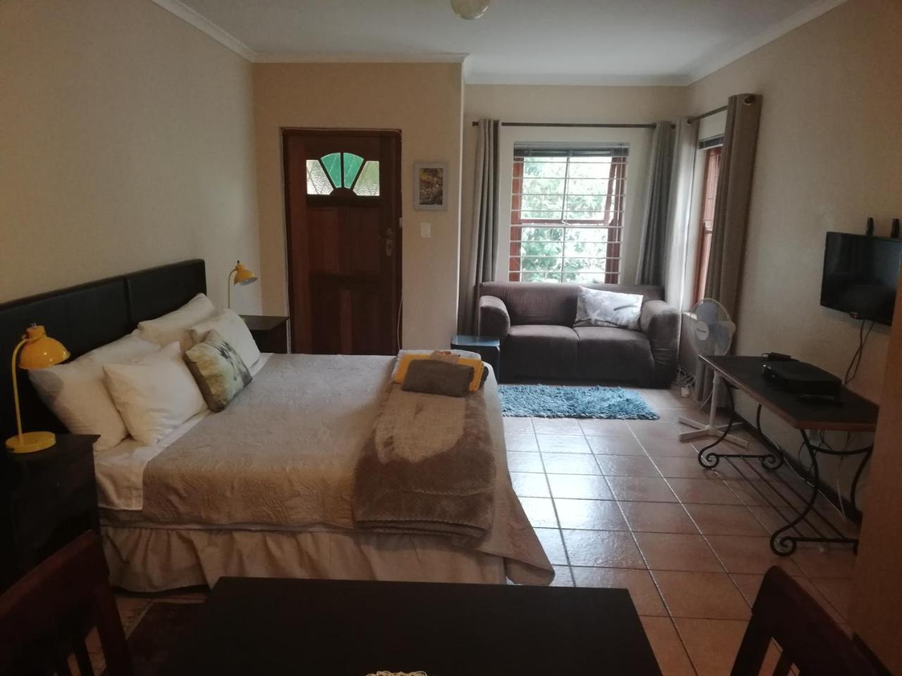 Rhodes Lodge Стелленбос Экстерьер фото